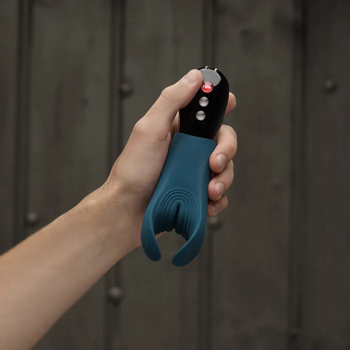 Male Sex Toys Fun Factory Fun Factory Manta Vibrating Penis Stroker Deep Blue